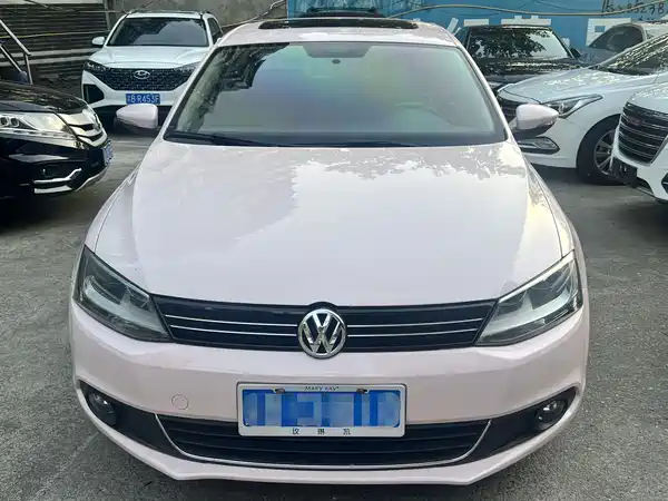 Volkswagen Sagitar 2013