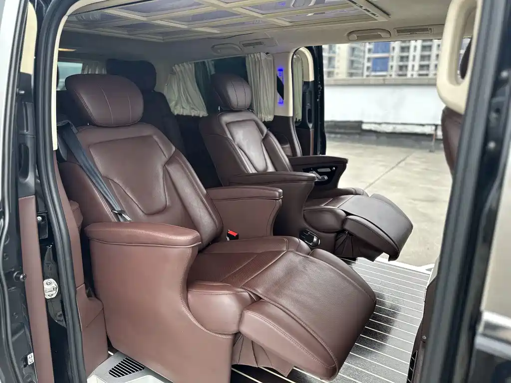 Mercedes-Benz V-Class 2019 — фото 17