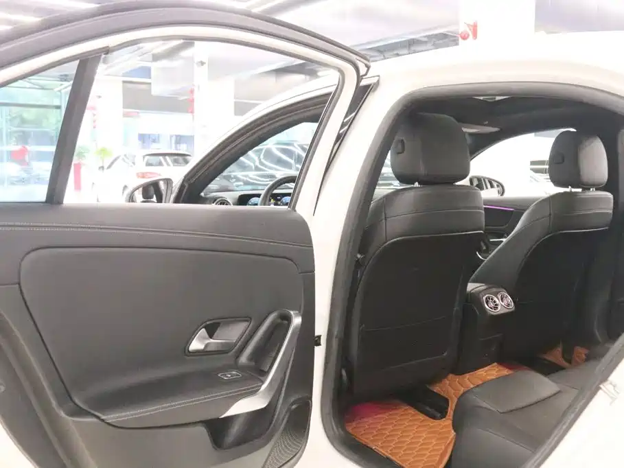 Mercedes-Benz A-Class 2021 — фото 14