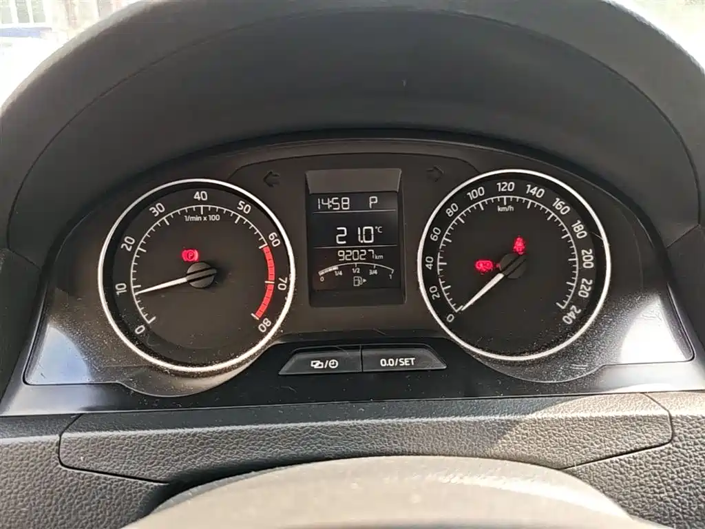Skoda Rapid Spaceback 2017 — фото 12