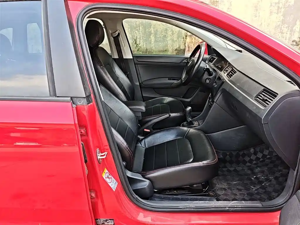 Skoda Rapid Spaceback 2017 — фото 25