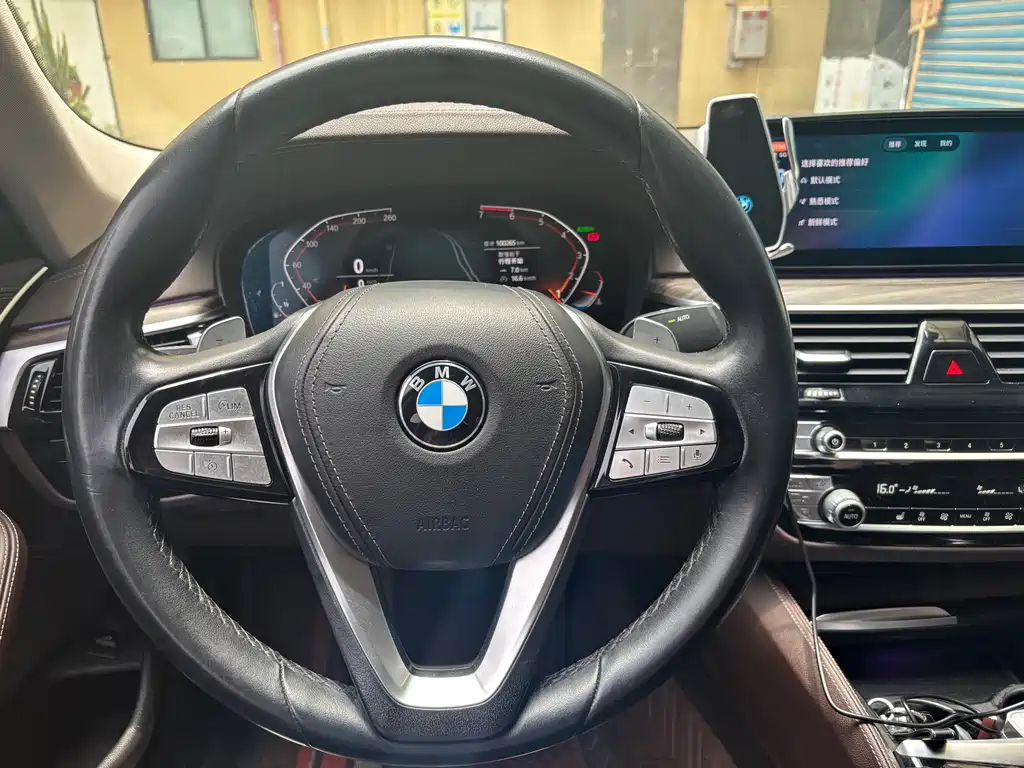 BMW 5 Series 2020 — фото 16