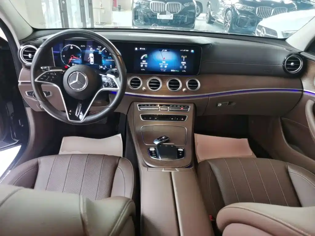 Mercedes-Benz E-Class 2023 — фото 10