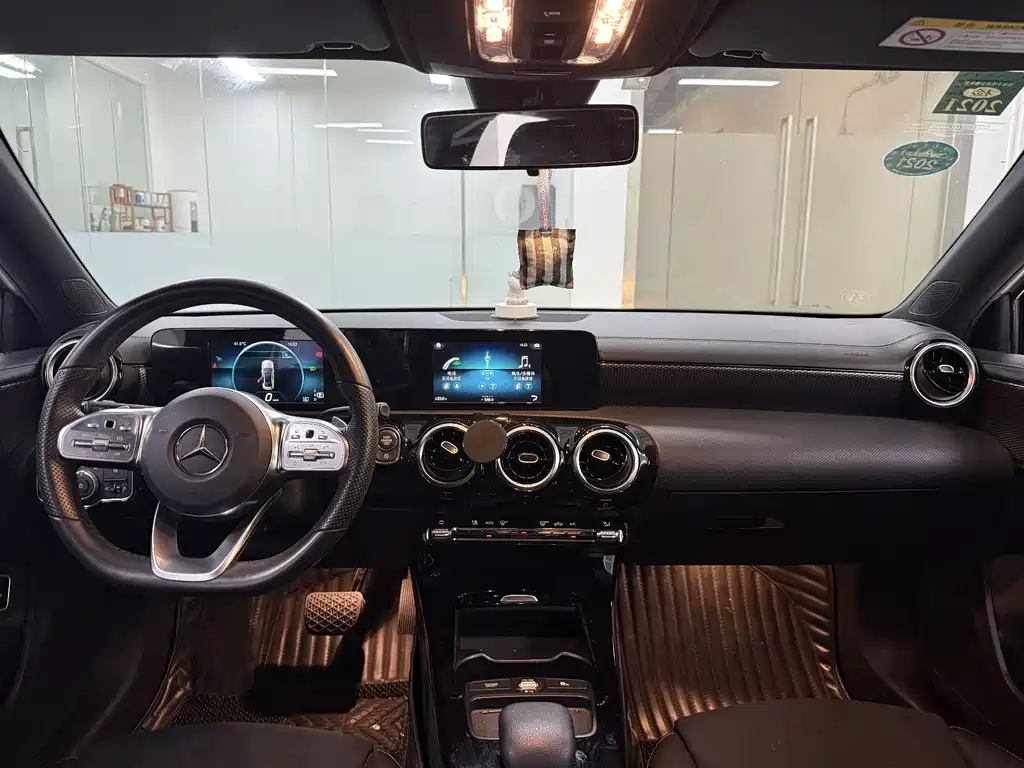 Mercedes-Benz A-Class 2019 — фото 15