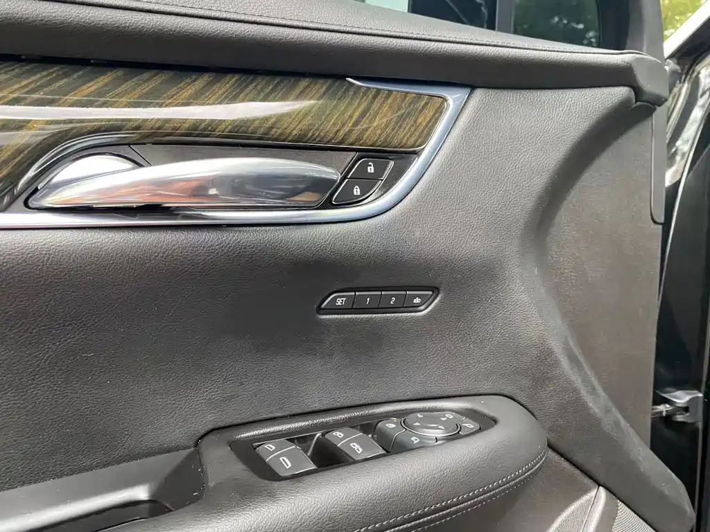 Cadillac XT5 2017 — фото 10