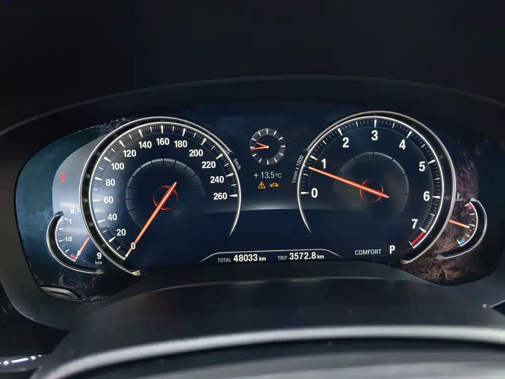 BMW 5 Series 2018 — фото 10