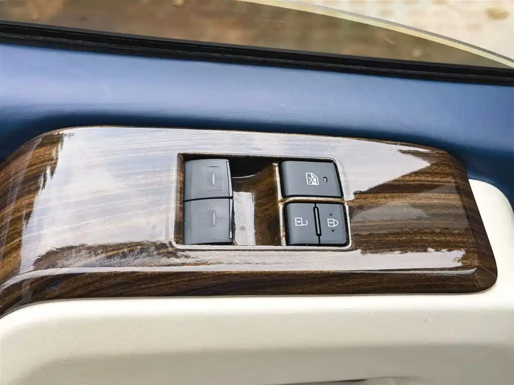 Toyota Hiace 2023 — фото 24