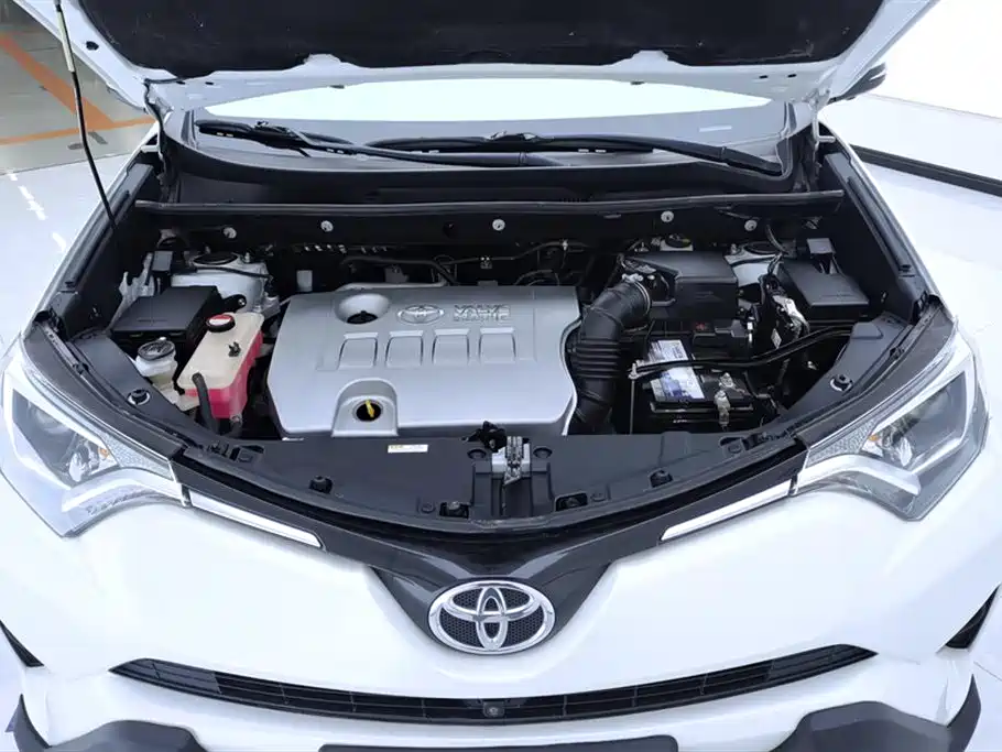 Toyota RAV4 2018 — фото 10