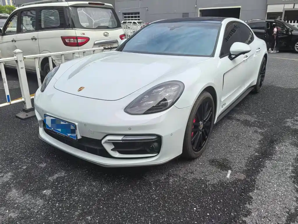 Porsche Panamera 2023