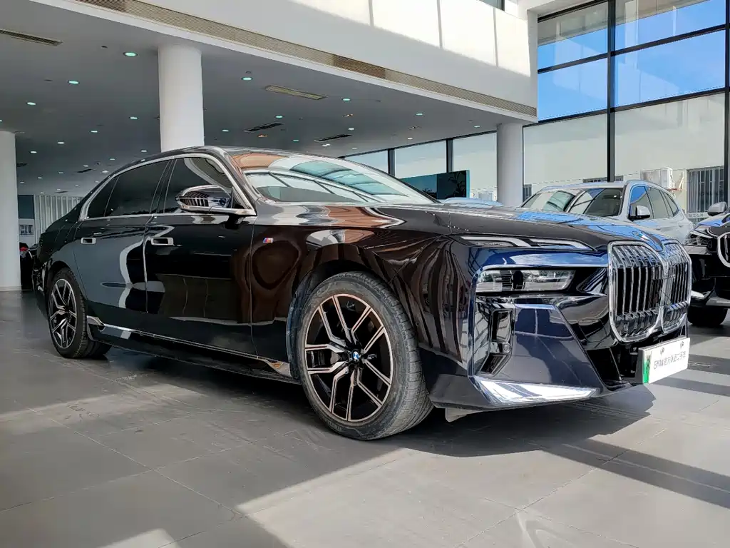 BMW i7 2023 — фото 3