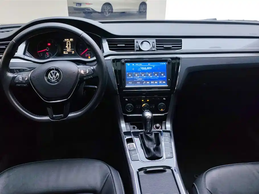 Volkswagen Passat 2017 — фото 12