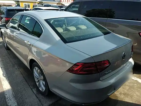 Volkswagen Magotan 2016