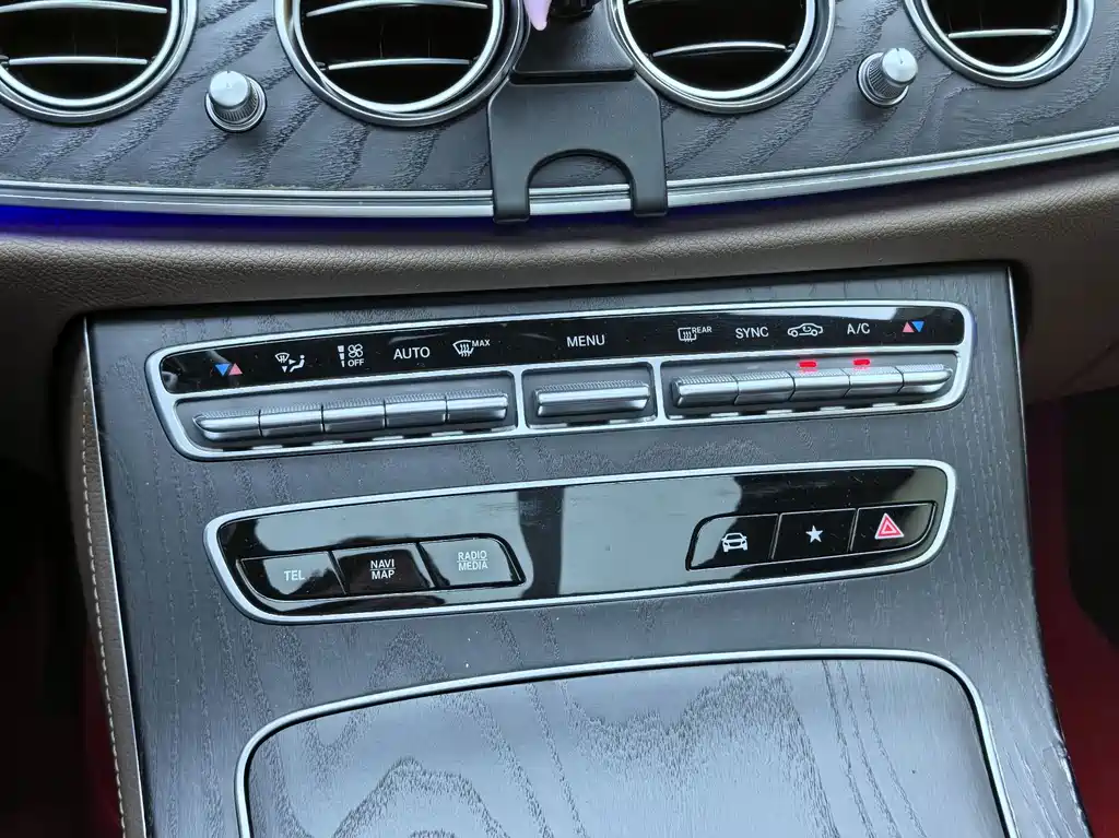Mercedes-Benz E-Class 2021 — фото 16