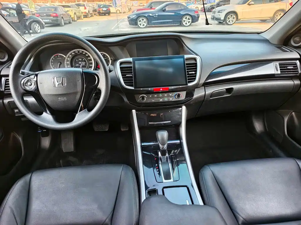 Honda Accord 2018 — фото 12