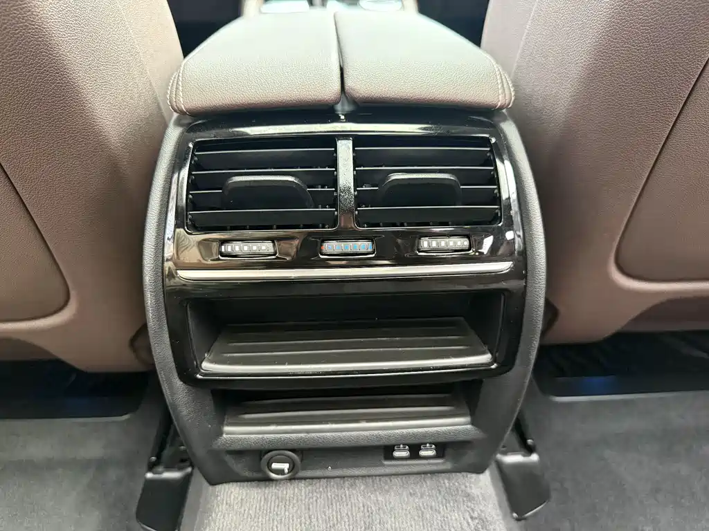 BMW 5 Series New Energy 2021 — фото 17