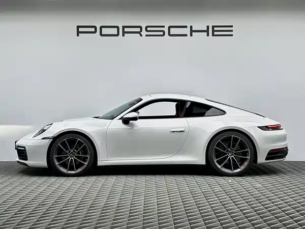 Porsche 911 2025
