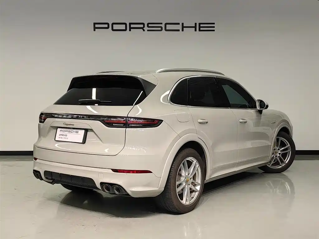 Porsche Cayenne Hybrid 2021 — фото 6