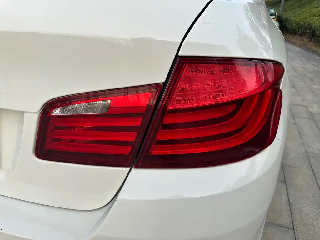 BMW 5 Series 2012 — фото 13