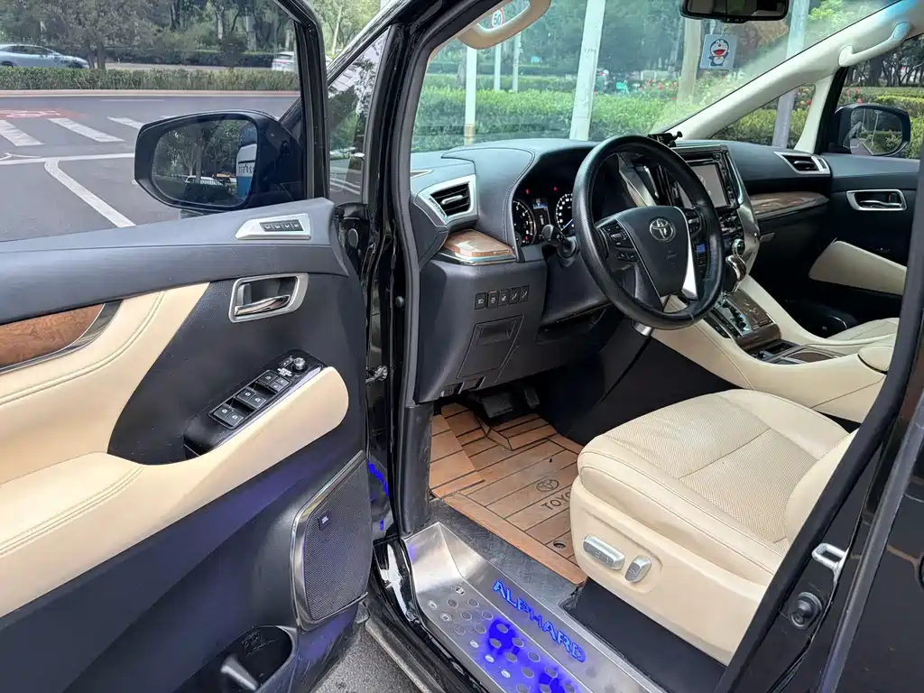 Toyota Alphard 2018 — фото 8