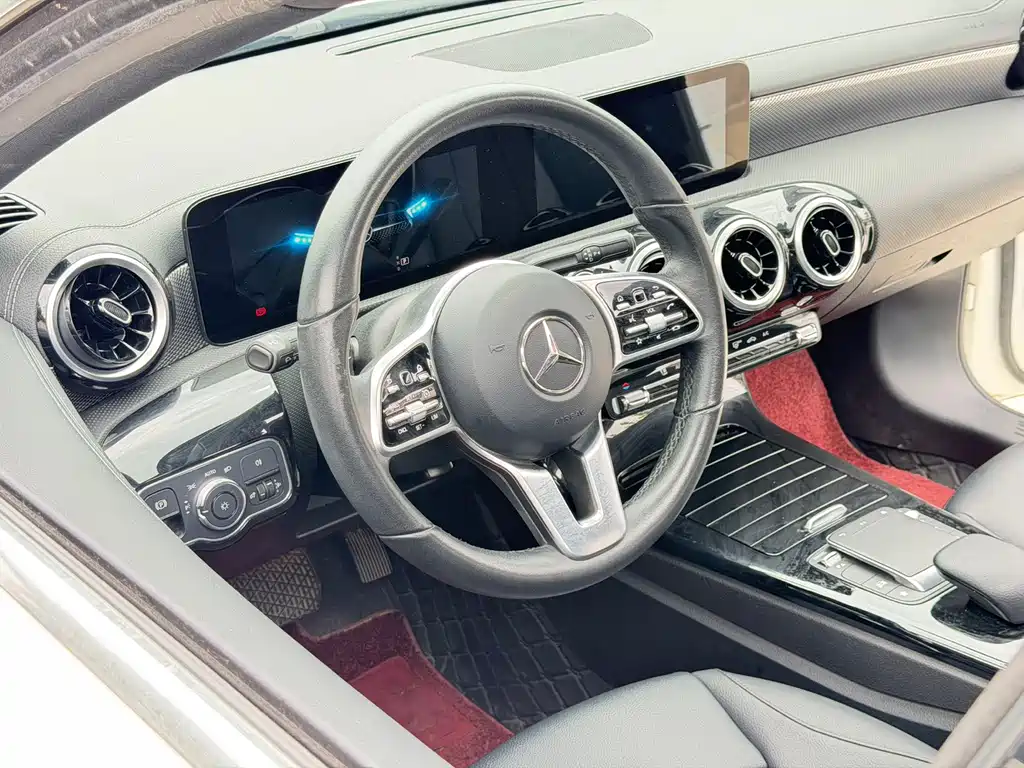 Mercedes-Benz A-Class 2022 — фото 12