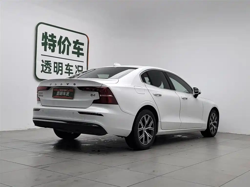 Volvo S60 2022 — фото 2