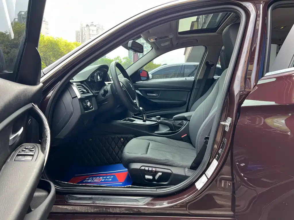 BMW 3 Series 2017 — фото 14
