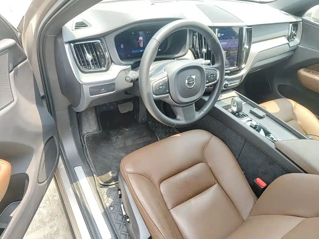 Volvo XC60 2025 — фото 23