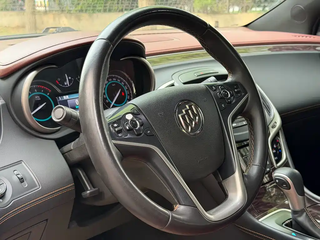 Buick LaCrosse 2015 — фото 10