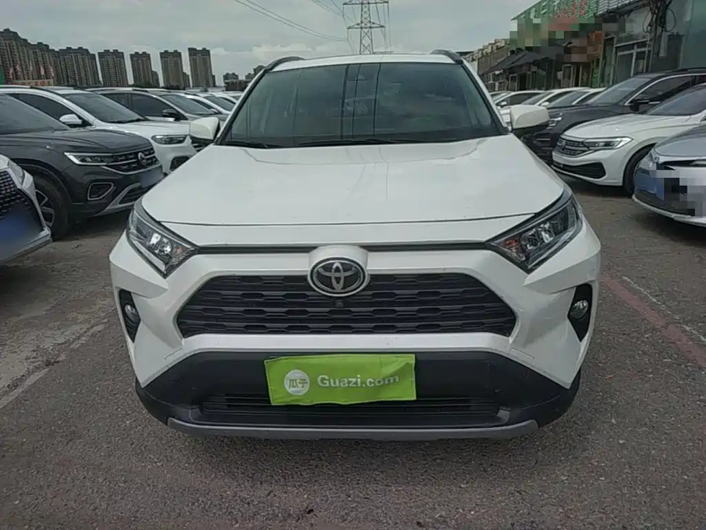 Toyota RAV4 2020 — фото 3