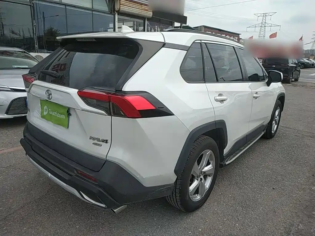 Toyota RAV4 2020 — фото 7