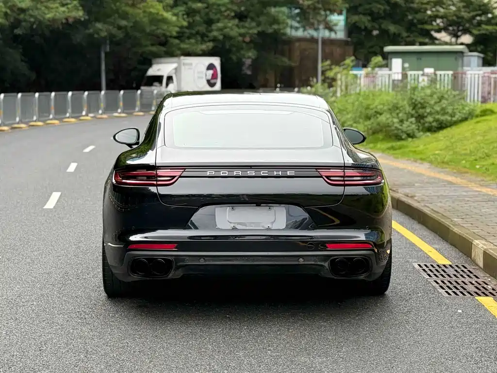 Porsche Panamera 2017 — фото 14