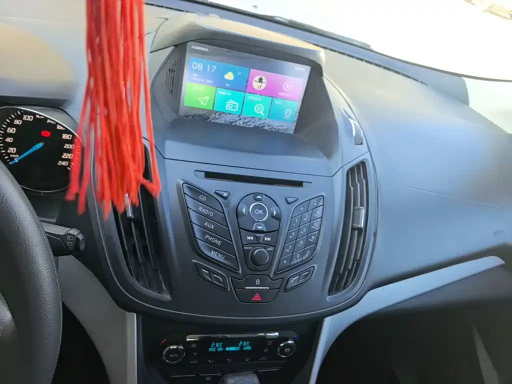 Ford Kuga 2015 — фото 13