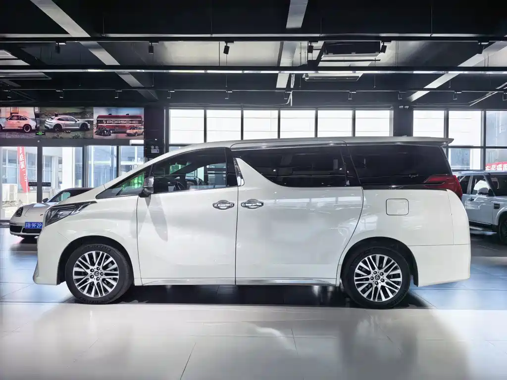 Toyota Alphard 2018 — фото 9