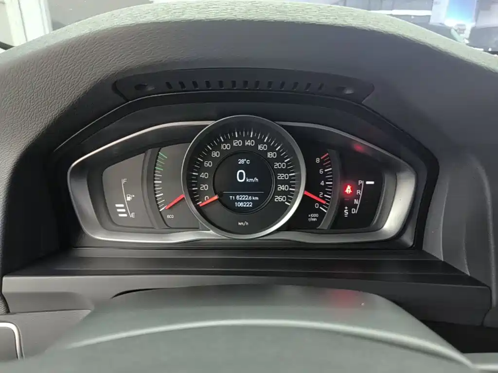 Volvo S60 2017 — фото 12