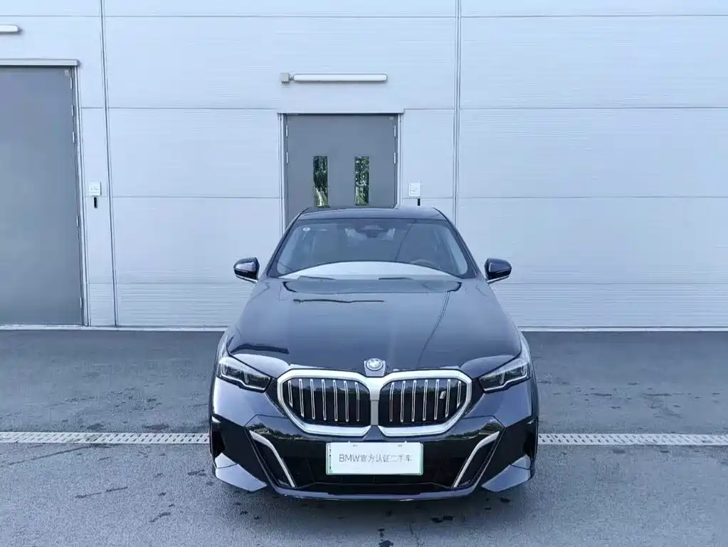 BMW i5 2025