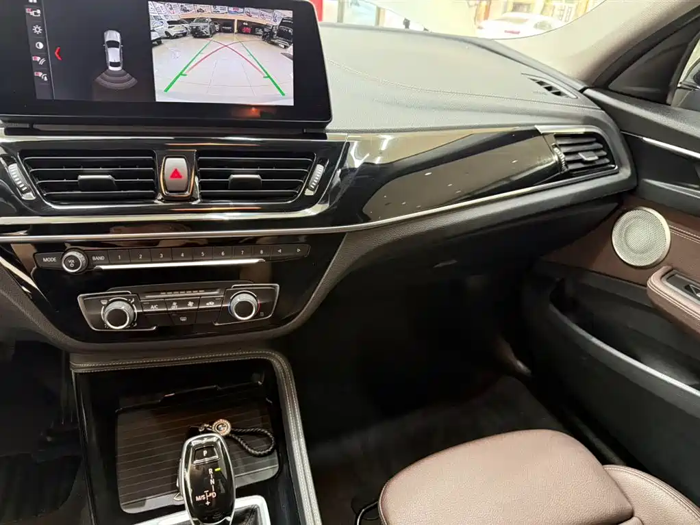 BMW 1 Series 2022 — фото 12