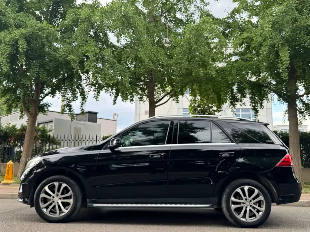 Mercedes-Benz GLE 2017 — фото 27
