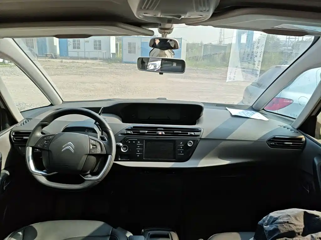 Citroen C4 Picasso 2017 — фото 10