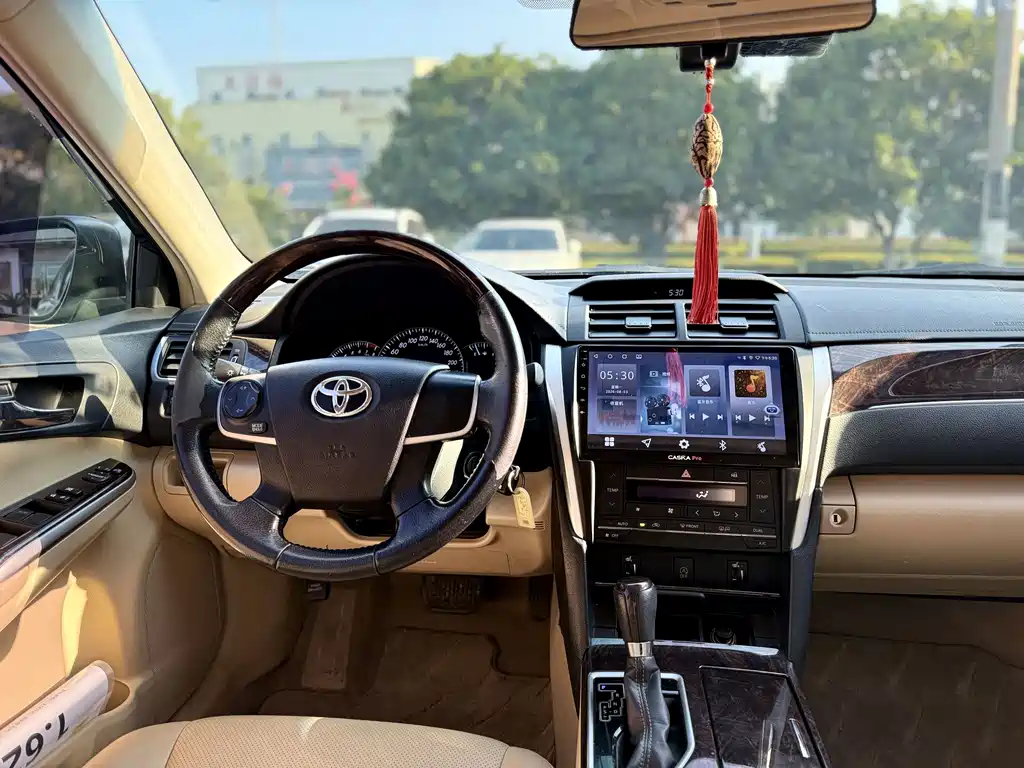 Toyota Camry 2017 — фото 10