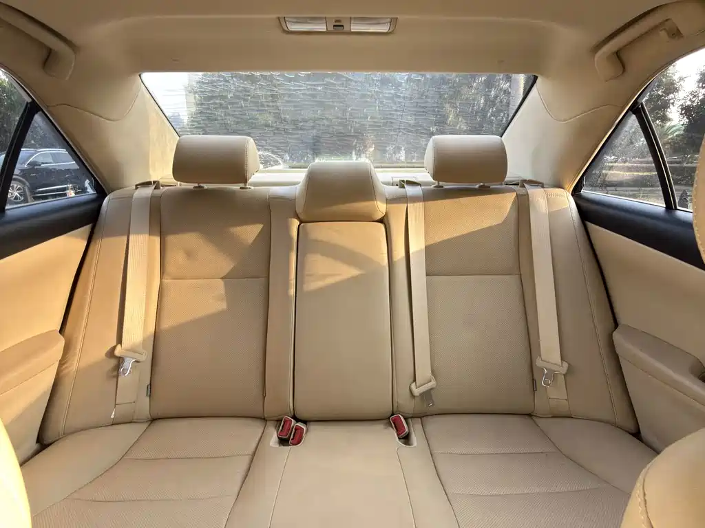 Toyota Camry 2017 — фото 23