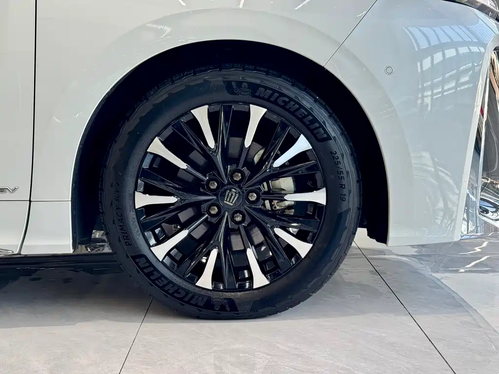 Toyota Vellfire 2025 — фото 10
