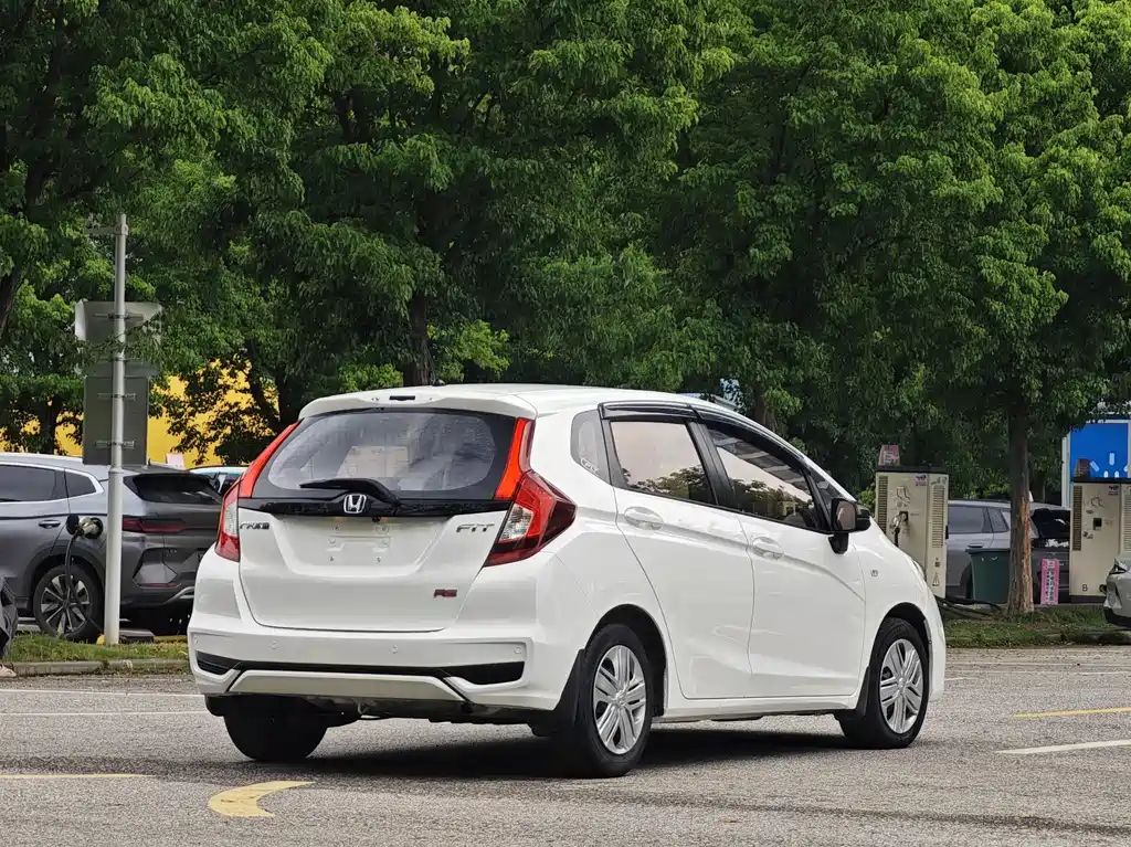 Honda Fit 2018 — фото 9