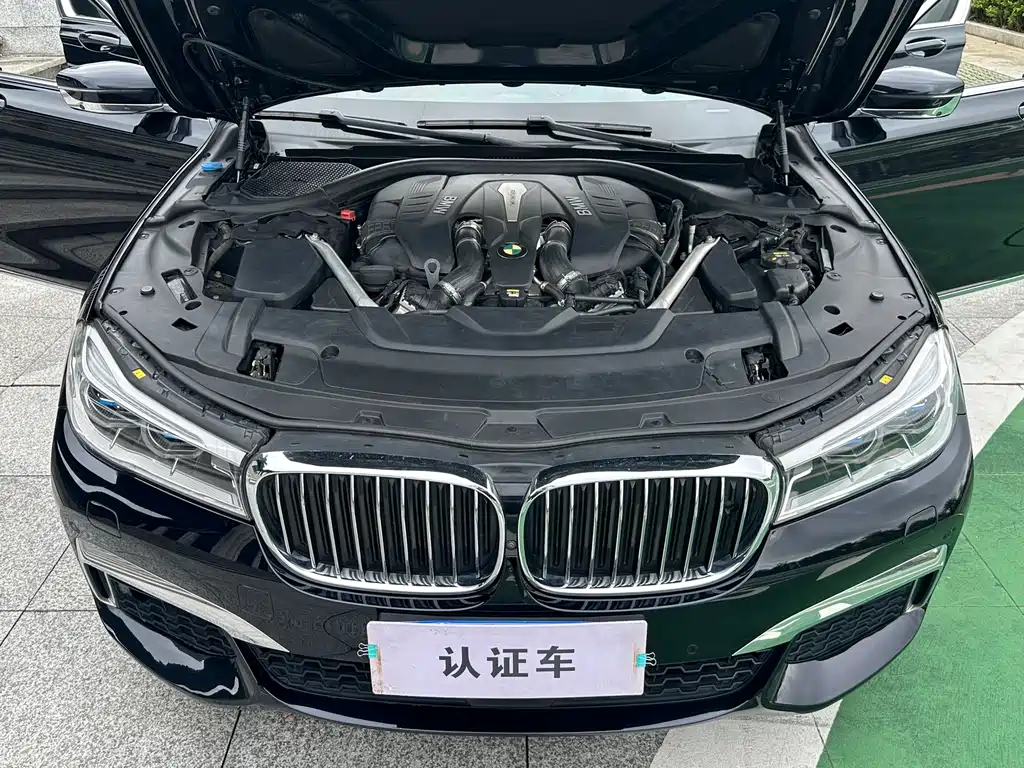 BMW 7 Series 2018 — фото 26