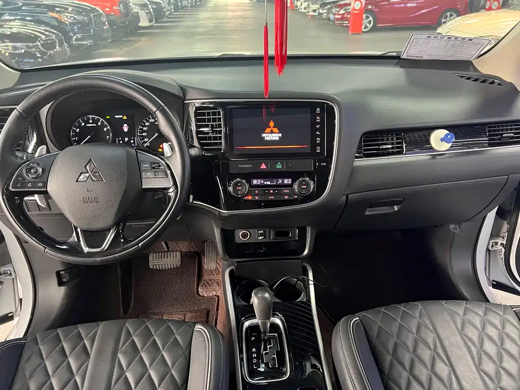 Mitsubishi Outlander 2021 — фото 15