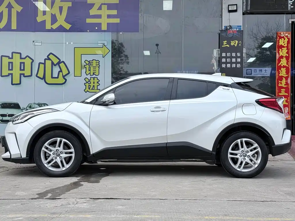 Toyota C-HR 2023 — фото 13