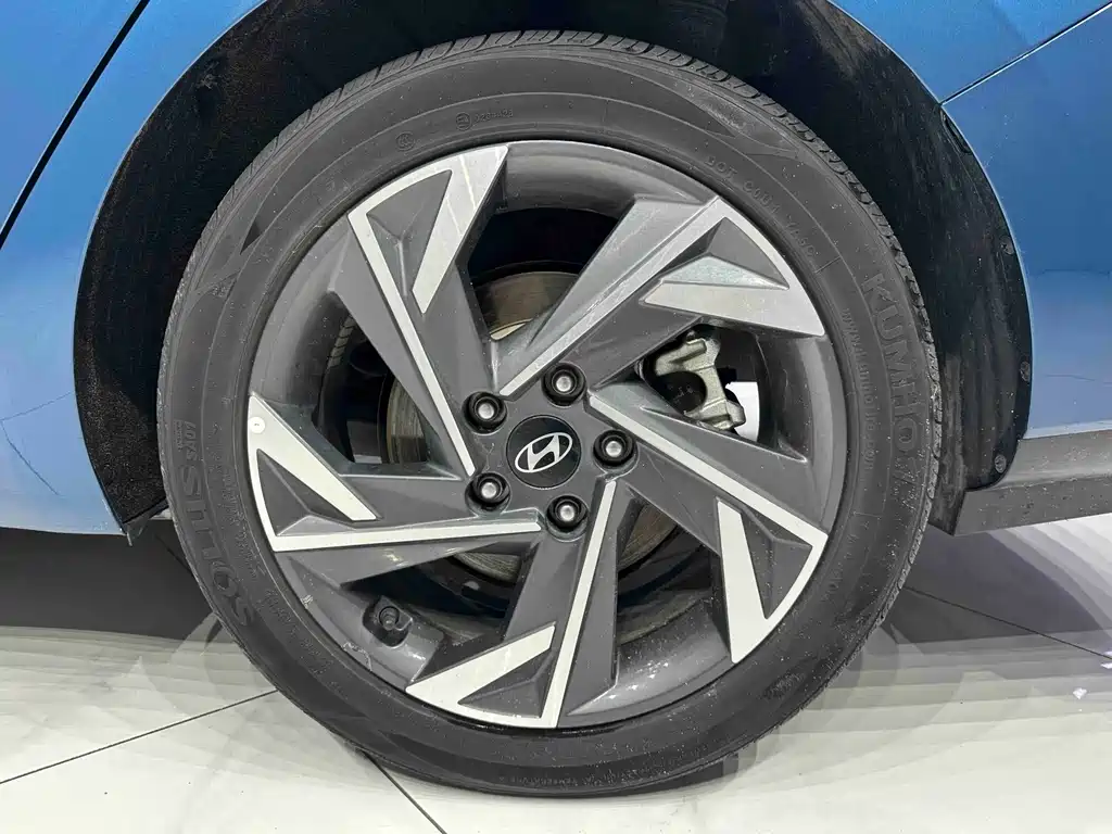 Hyundai Elantra 2023 — фото 19