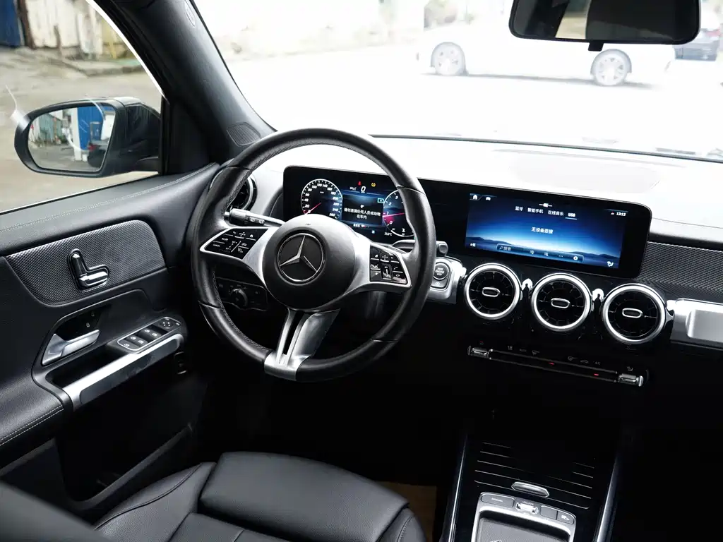 Mercedes-Benz GLB 2023