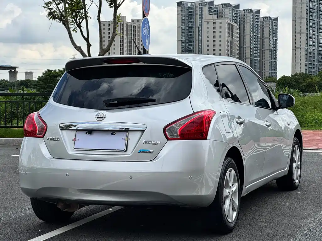 Nissan Tiida 2015 — фото 12