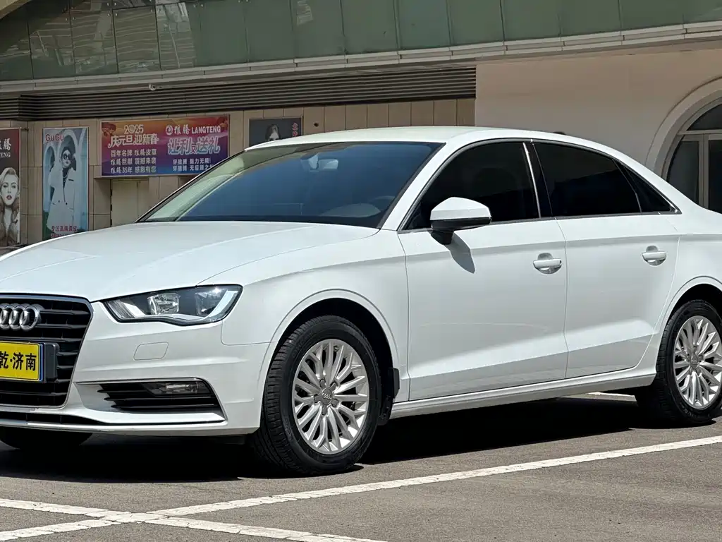 Audi A3 2017 — фото 1