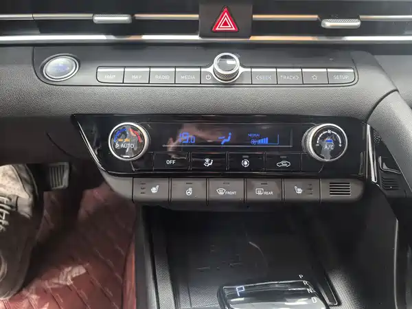 Hyundai Elantra 2024